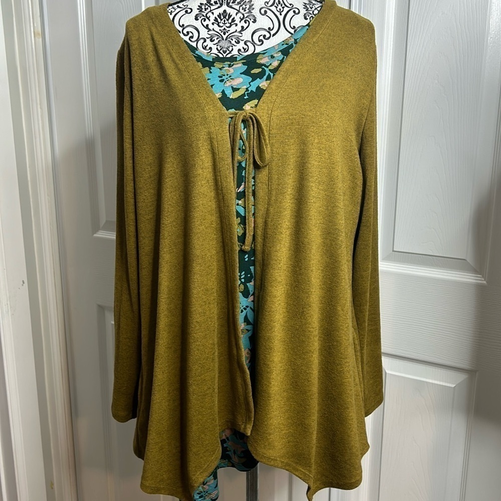 Logo By Lori Goldstein Two Piece Top And Cardigan L